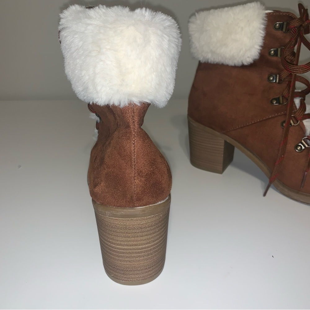 ☀️A New Day- Faux Fur And Faux Suede Lace-Up Booties Size 10 - Picture 3 of 12